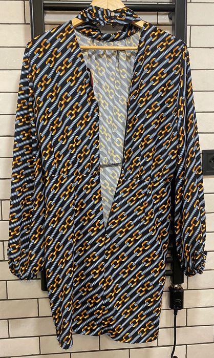 Sukienka Imperial stójka bufiasty długi rękaw glamour awangardowa