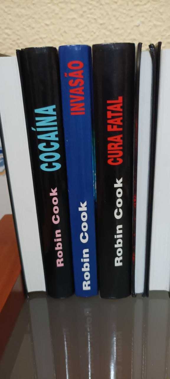 Vendo livros Robin Cook, juntos ou separados.