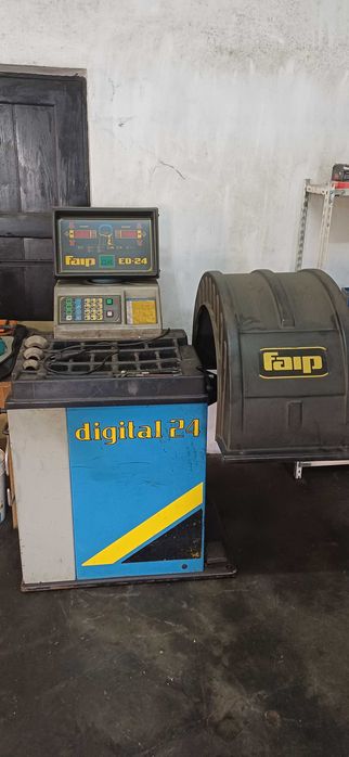 Máquina de equilibrar pneus ligueiros - FAIP ED-24