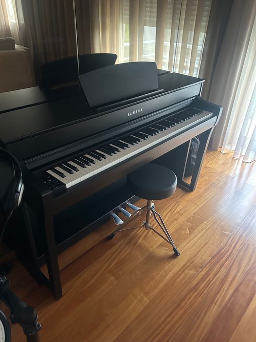 Piano Digital Yamaha Clavinova (Como novo!) 1000€