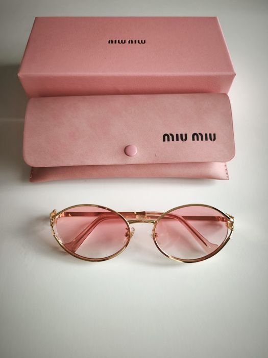 Różowe okulary Miu Miu
