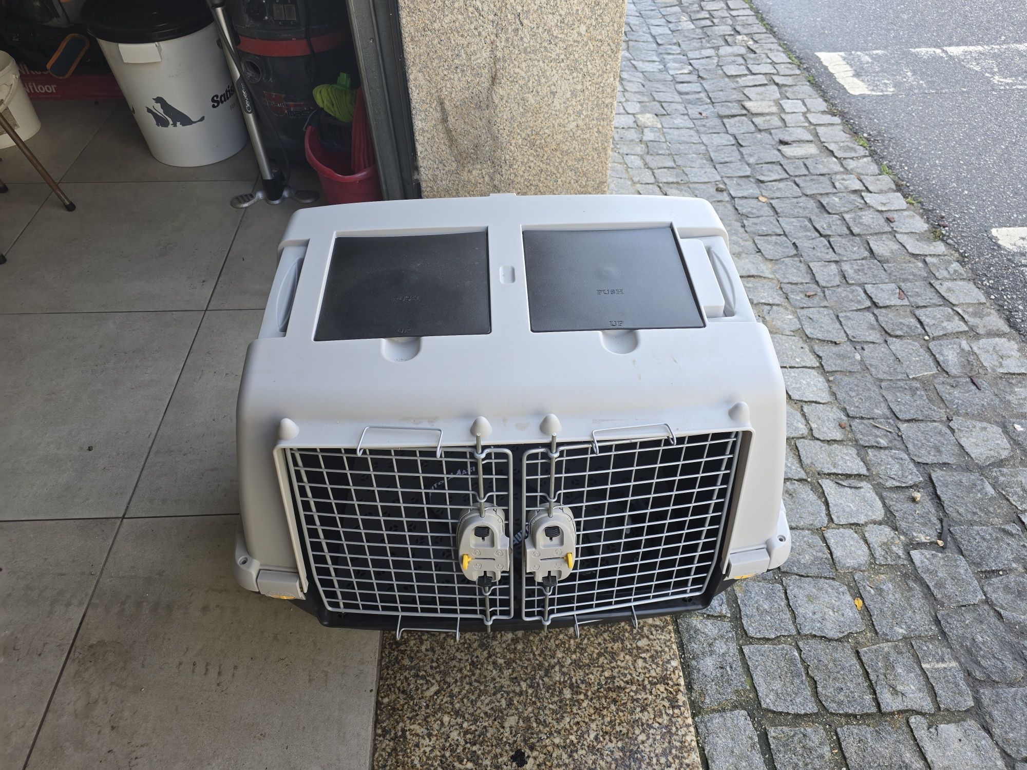 Caixa de Transporte para cães Stefanplast Gulliver Touring IATA 80