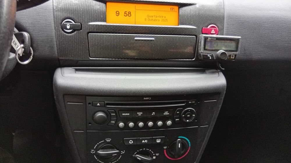 Citroen C4 1.4 VTR 2007 Gasolina apenas 170 mil kms