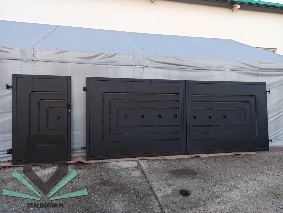 Brama przesuwna 5x1,5m wycinana laserowo CNC panelowa.  Corten.