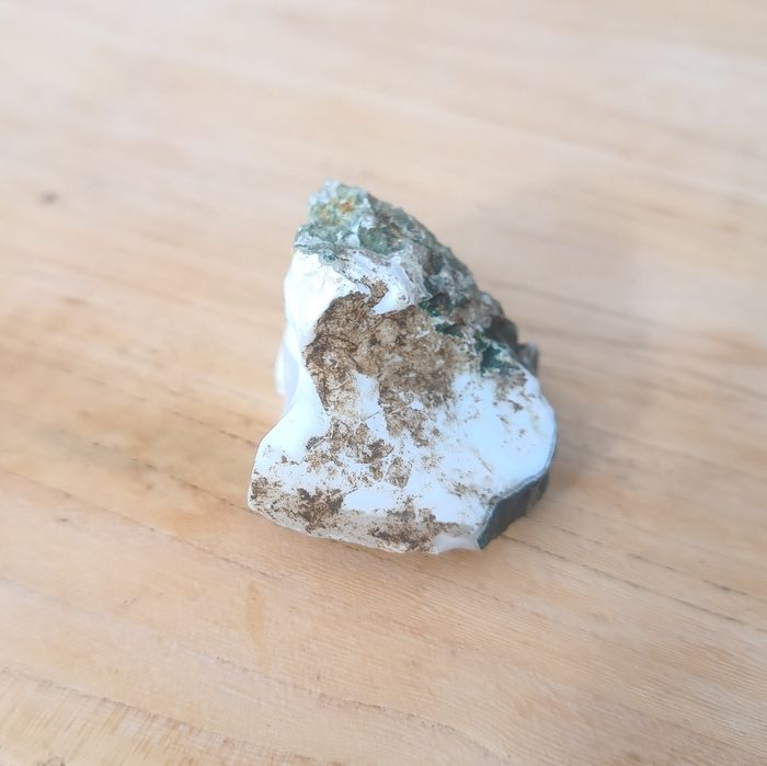 Surowy opal biały kamień naturalny Indie waga 41,4 gram