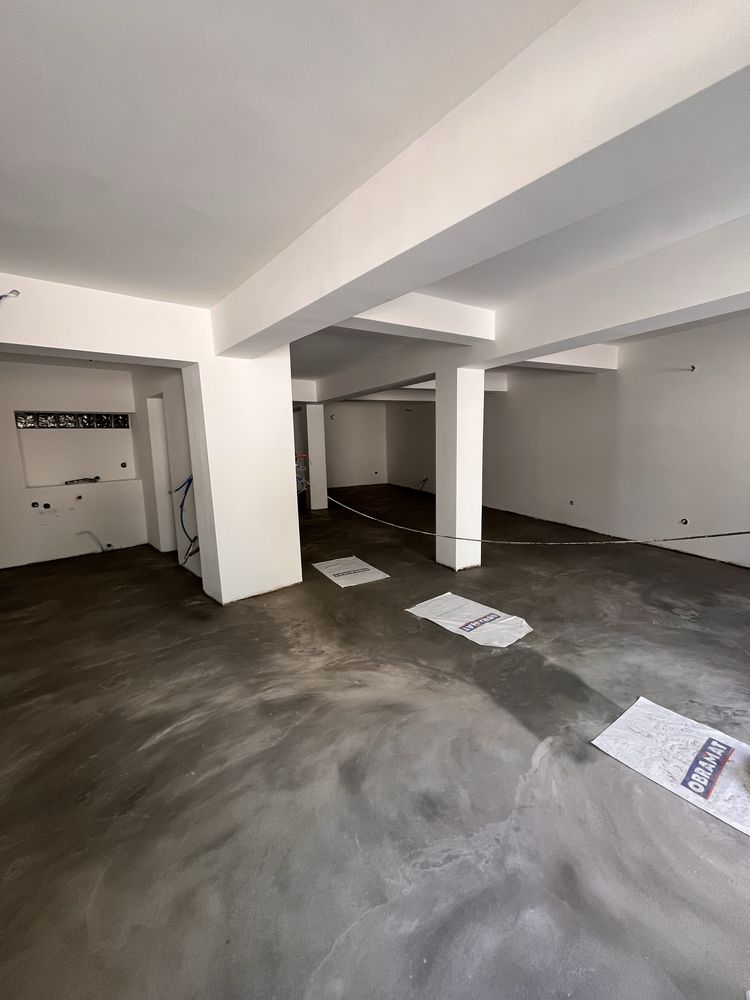 Dois espaços no centro de Algés - com pátio exterior