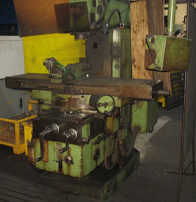 Frezarka używana Frezarka pionowa FWR40J2-LSP