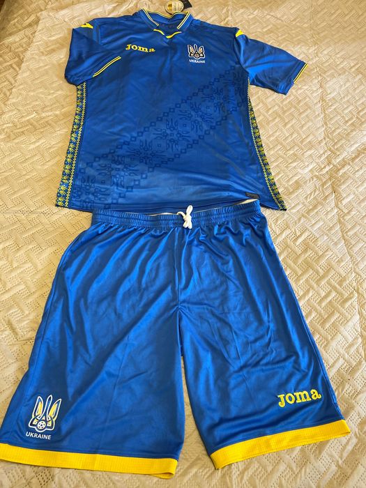 Футбольный костюм испанского бренда