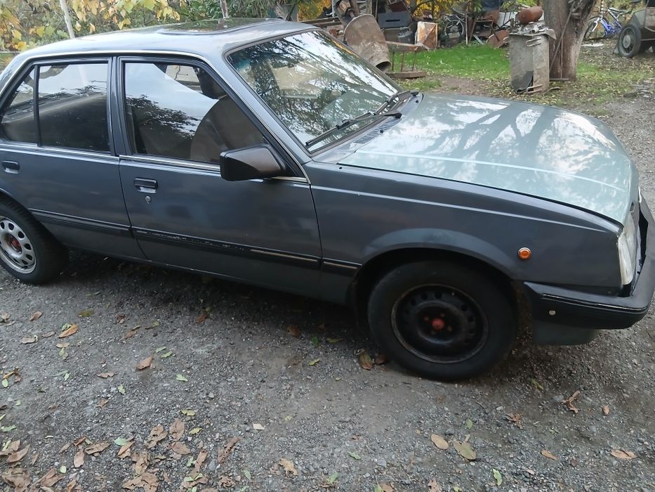 Опель   аскона       .