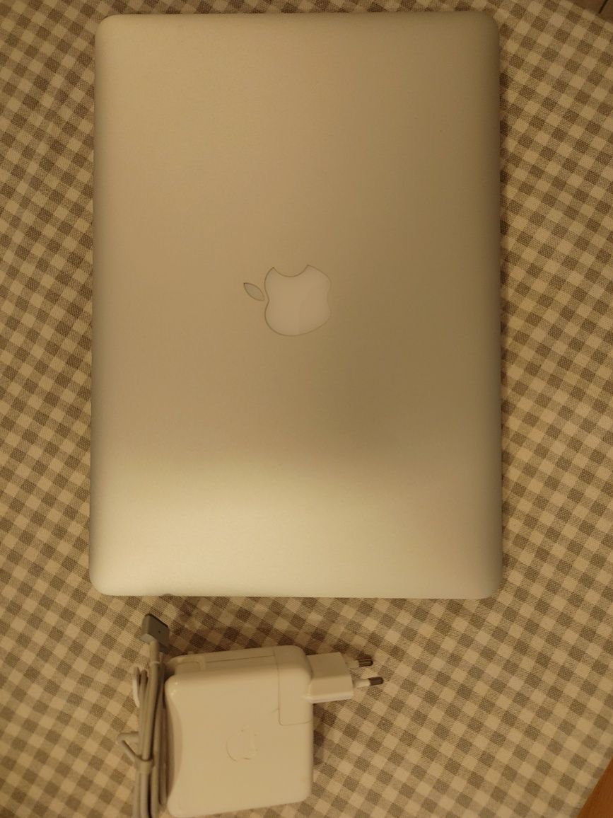 MacBook Pro 13 2015 A1502 8/256gb Дисплей смугами