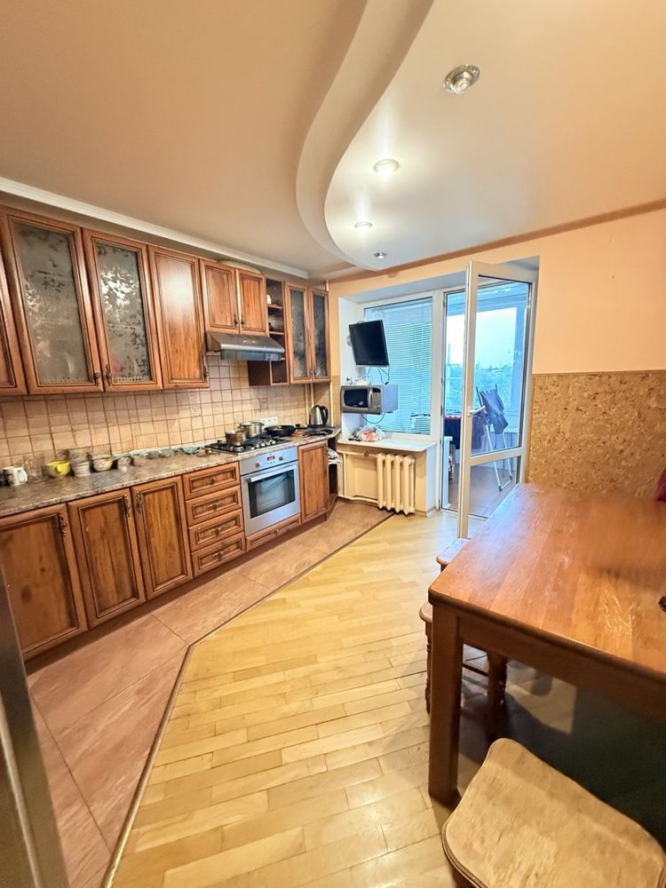 Продаж 3 кім квартири по вул. Лазаренка (80 м. кв.)