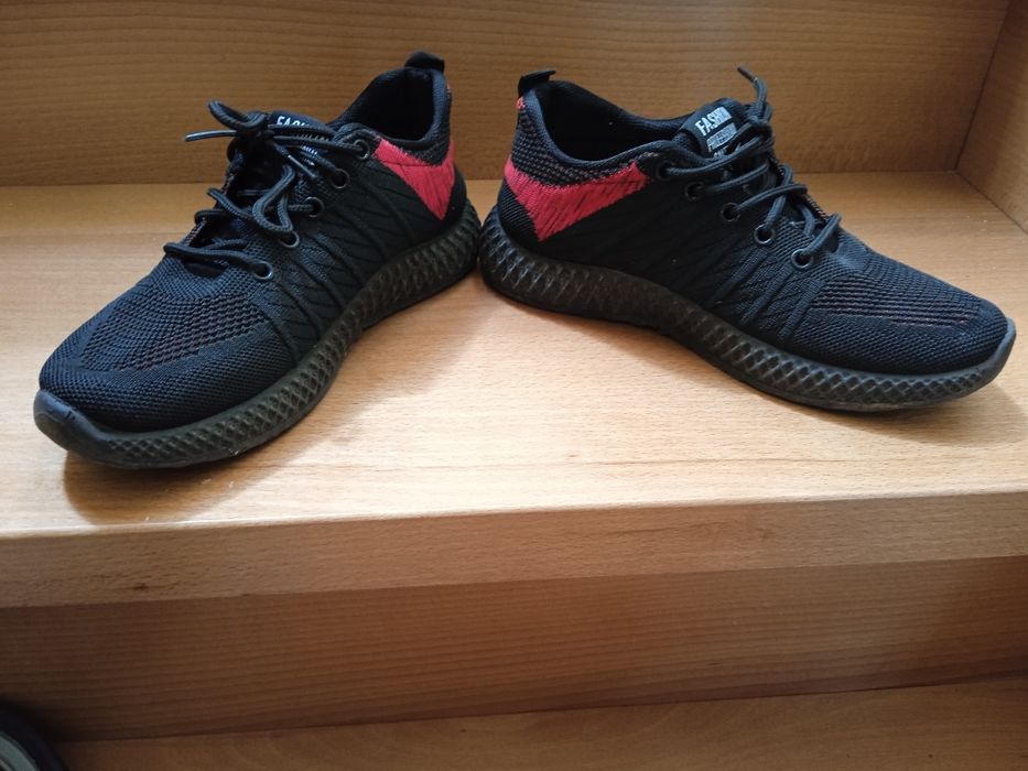 Czarne buty chlopiece