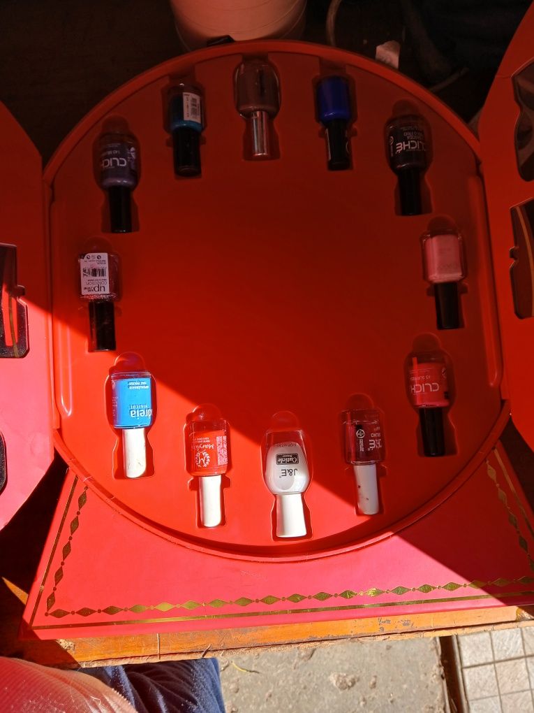 relógio com 12 peças iconic para às unhas vernizes