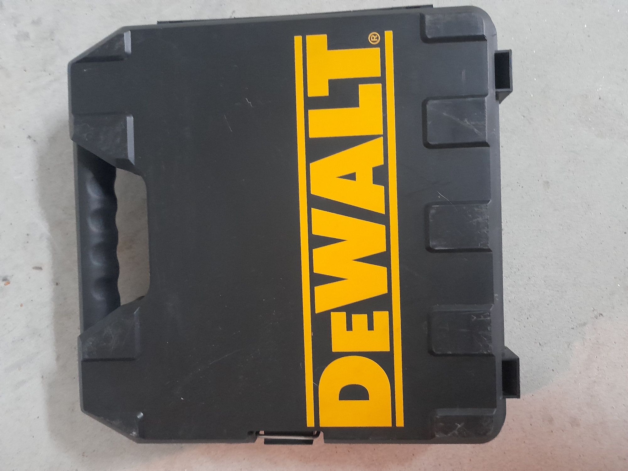 Máquina de furar dewalt