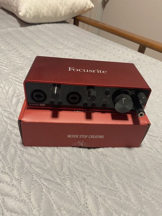 Focusrite scarlet 2i2