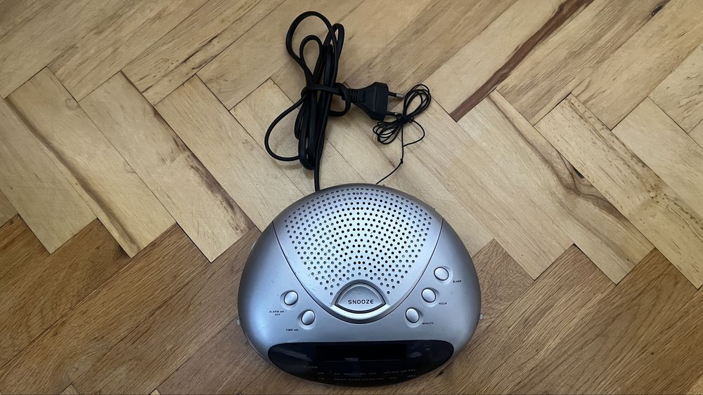 Budzik radio z pamięcią zegar zasilany elektroniczny