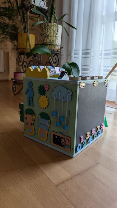 Бізікуб, busyboard, бізіборд