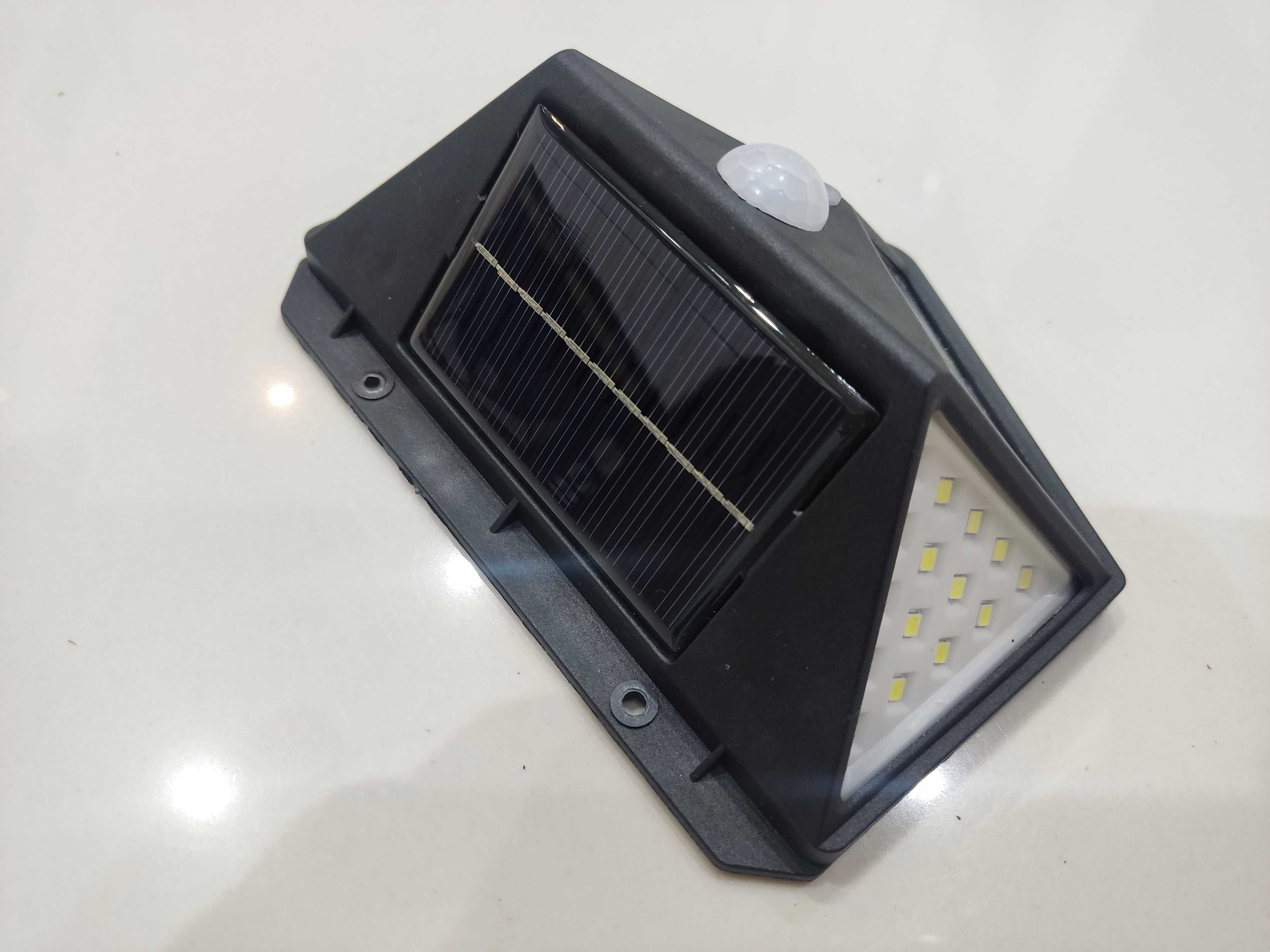 Wodoodporna Lampa Solarna 100 LED Słoneczna Akumulator Li Ion Halogen