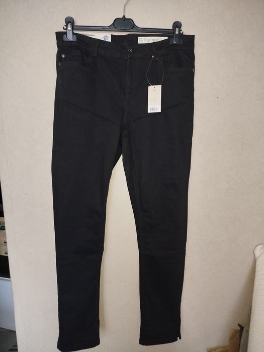 Czarne jeansy esmara slim fit cena sklepowa 65zl rozm 42