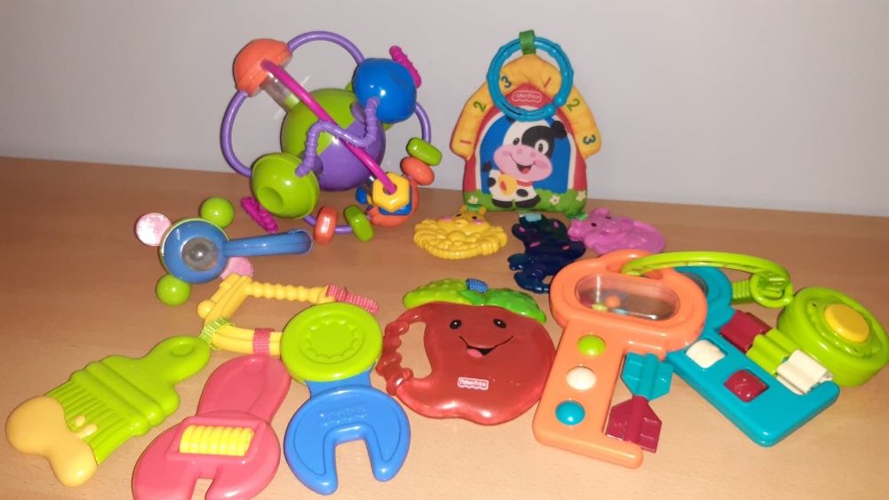 Zestaw grzechotek zabawek Fisher Price i inne jabłuszko klucze 6 szt