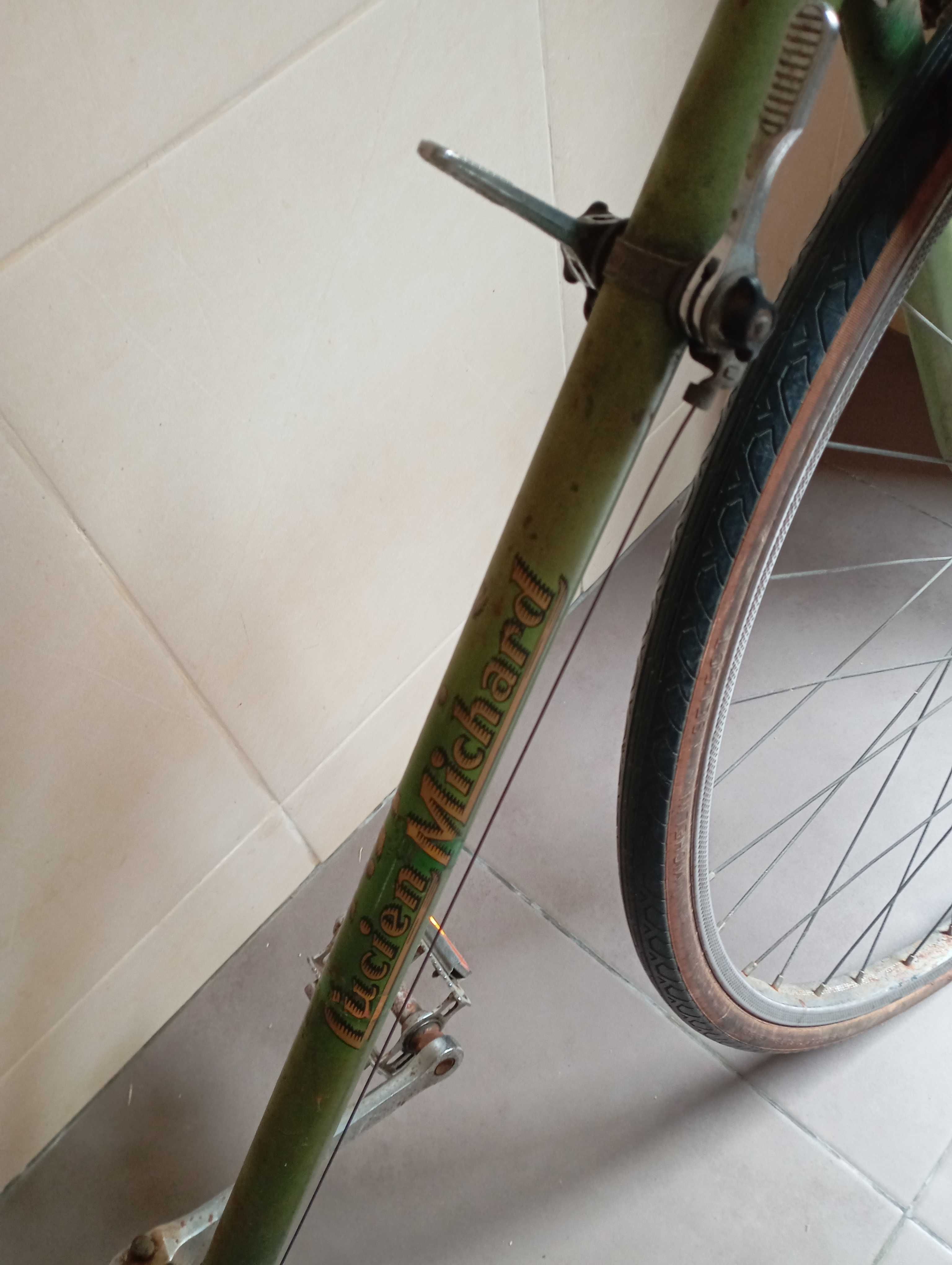 Bicicleta de estrada para restauro
