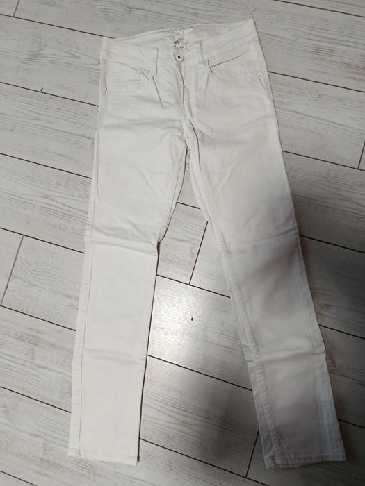 Джинси білого кольору