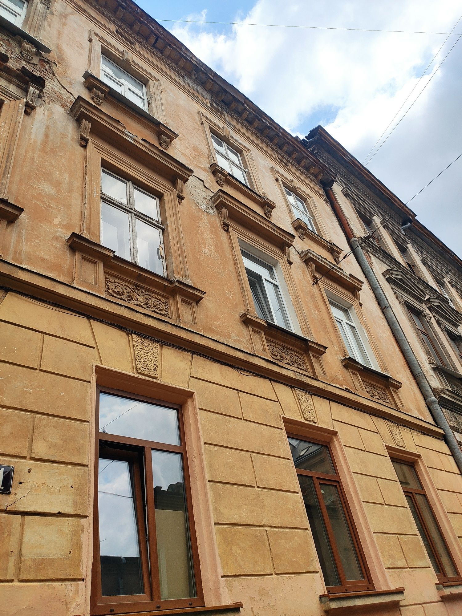 Продам 3-х кімнатну квартиру в центрі вул.Насипна