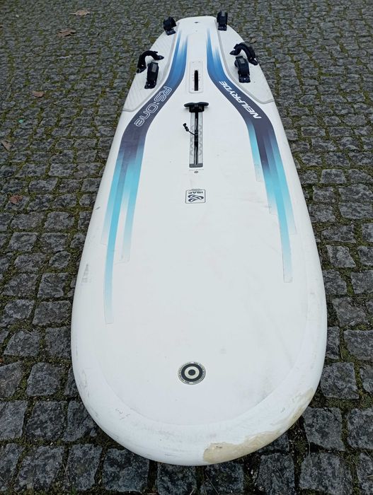 Pranchas de windsurf grandes, com patilhão rebatível e fin