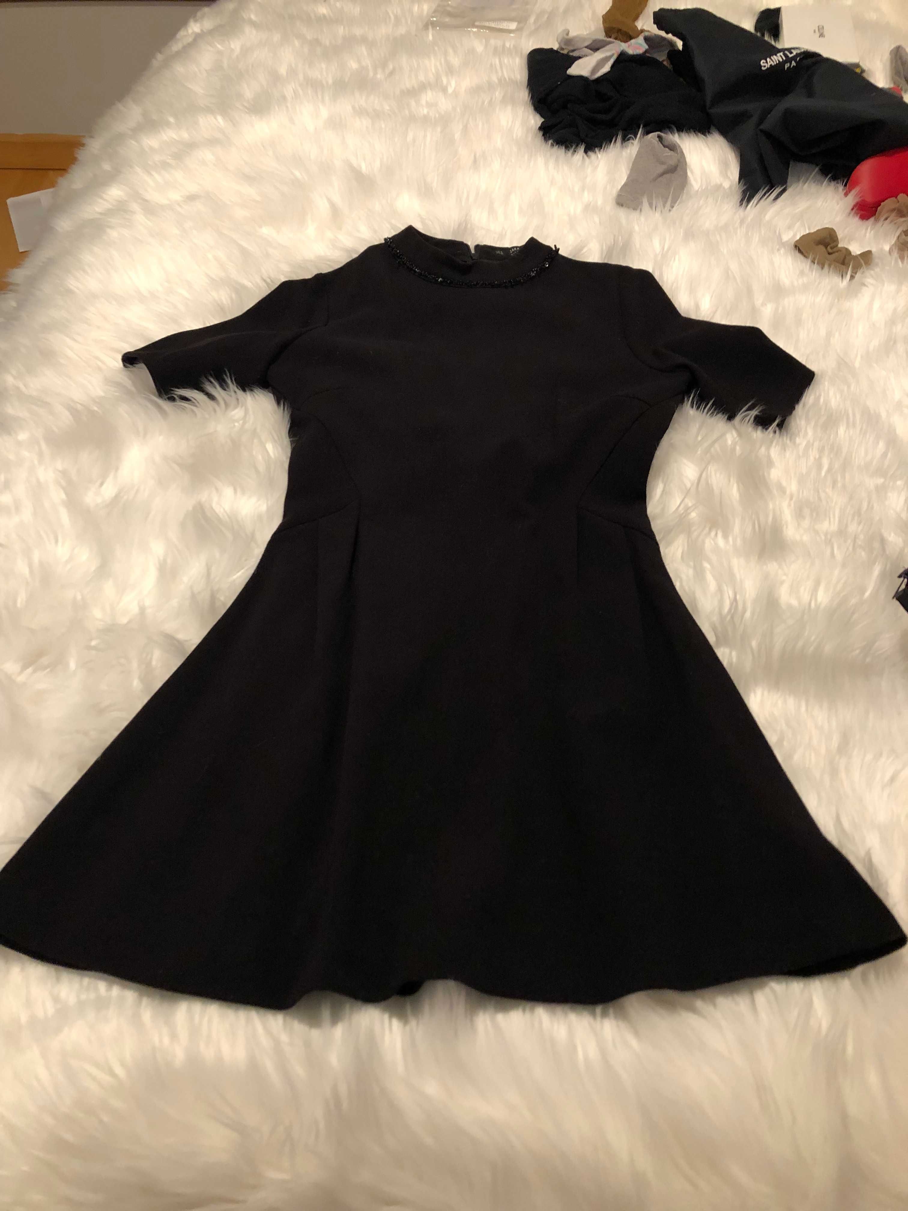 vestido zara preto com missangas na gola tamanho s