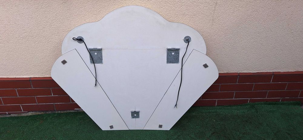 Lustro łazienkowe z oświetleniem