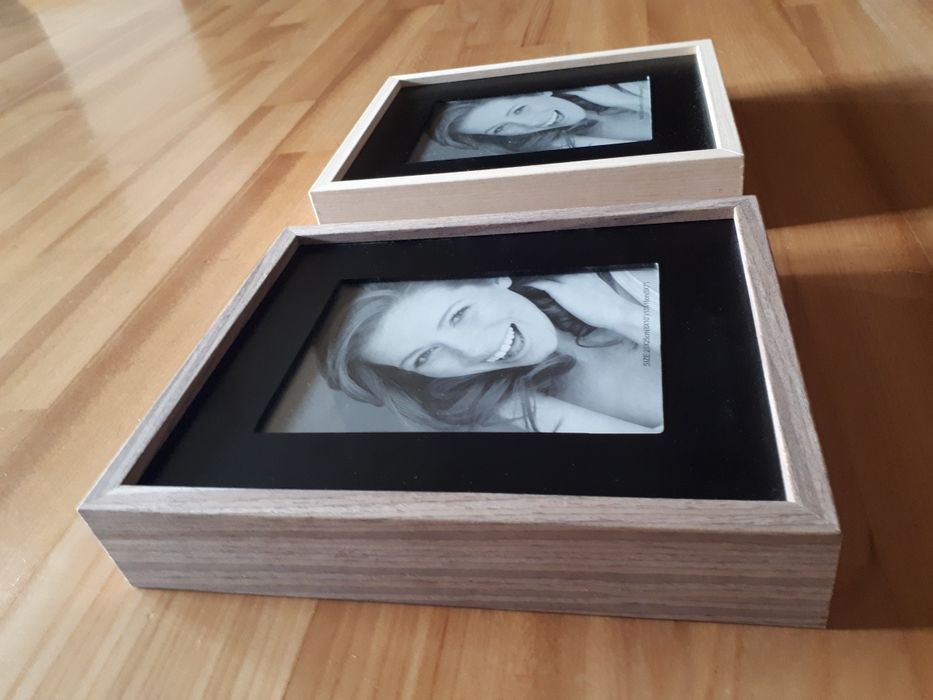 Dwie ramki na zdjęcia 13x18
