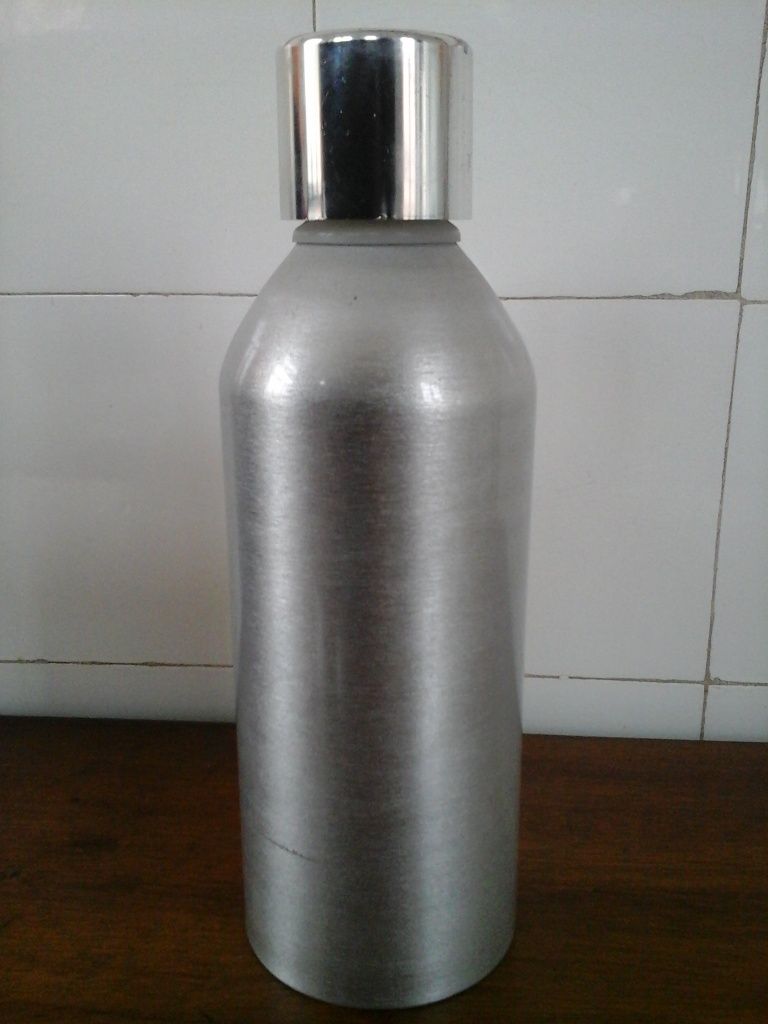 Garrafa de Vodka Citron DANZKA em alumínio, vazia