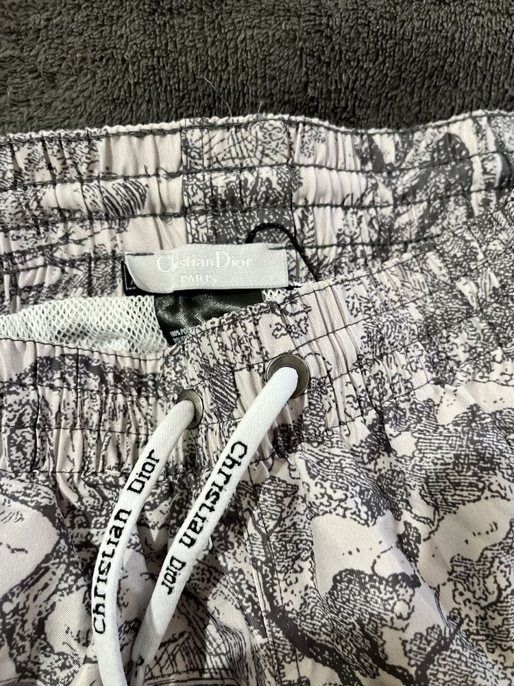 Продам оригінальні шорти DIOR