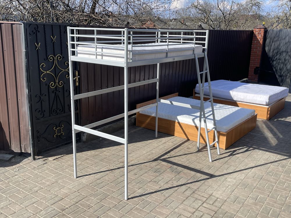 Дитяче металеве ліжко-горище з матрасом IKEA Svarta 200х90 см. Європа