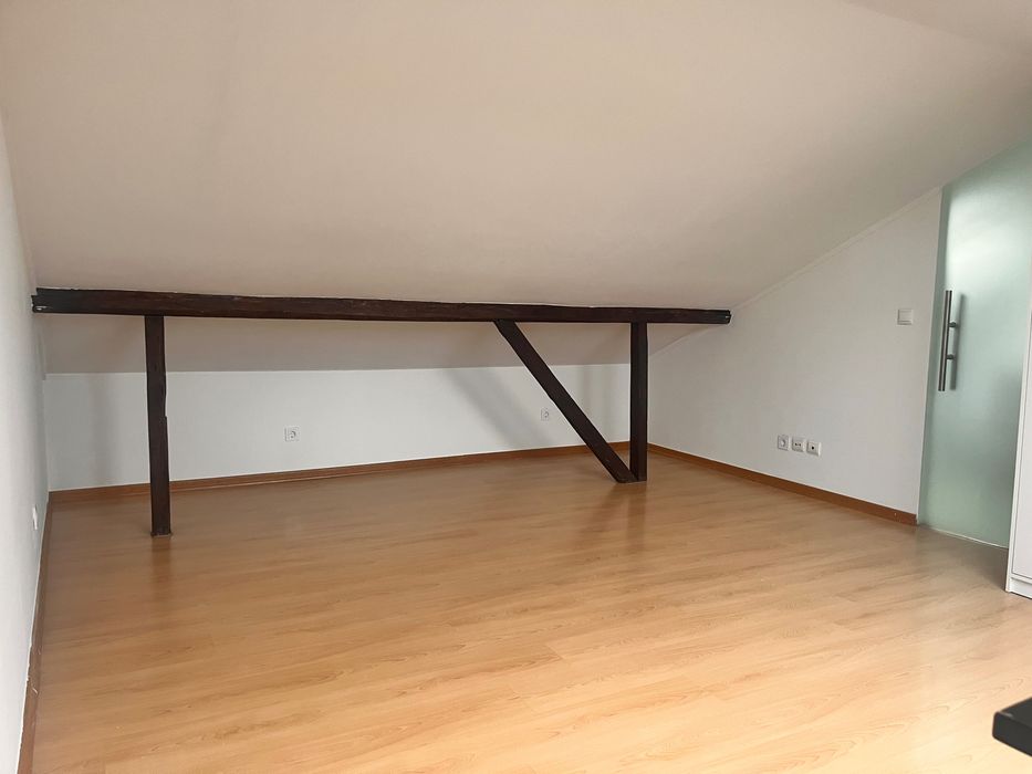 Apartamento Duplex T3 Renovado em Campolide