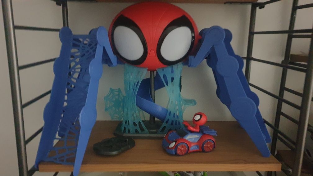 Brinquedo Homem aranha e os amigos