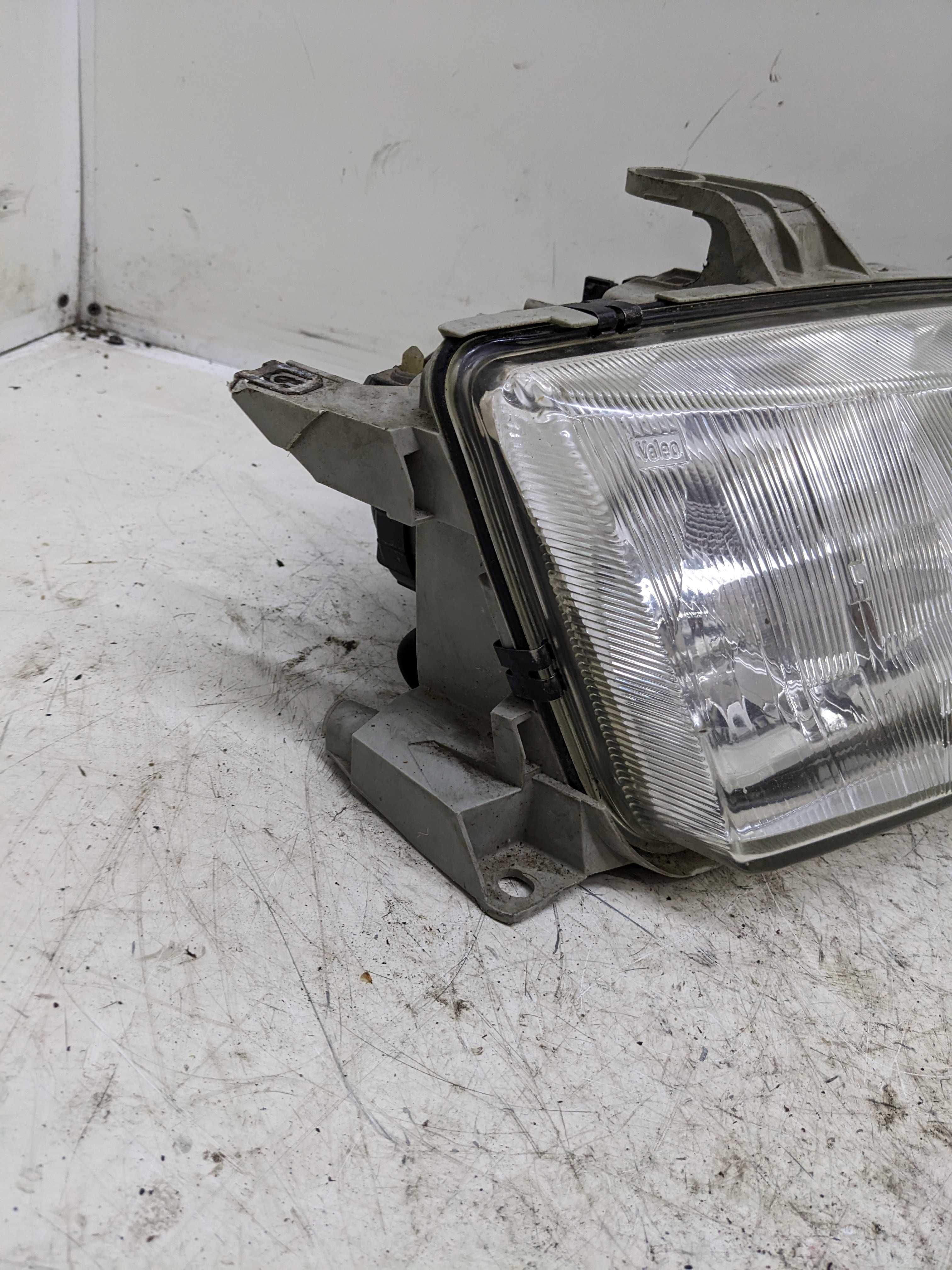 Saab 95 9-5 Reflektor Lampa Prawa Przednia Prawy Przód