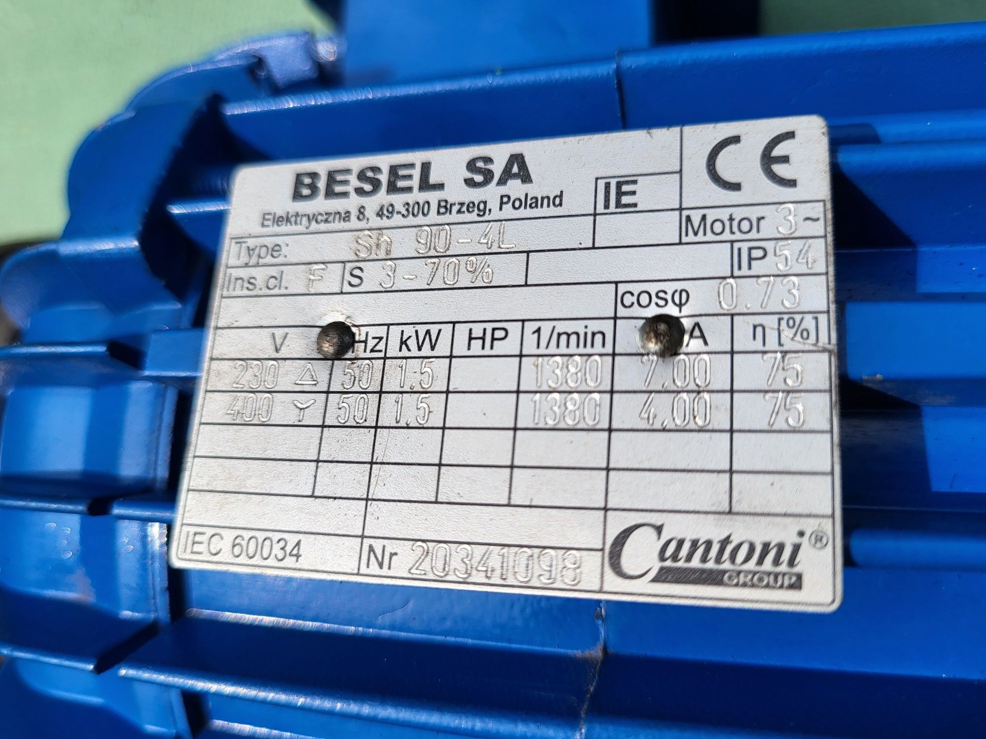 Silnik elektryczny 1,5kW z kołem pasowym.