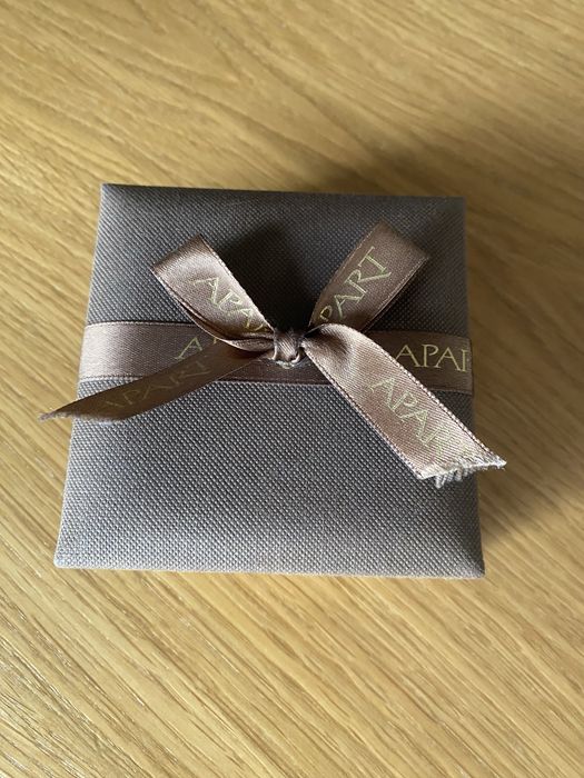 Kolczyki Apart w pudełku