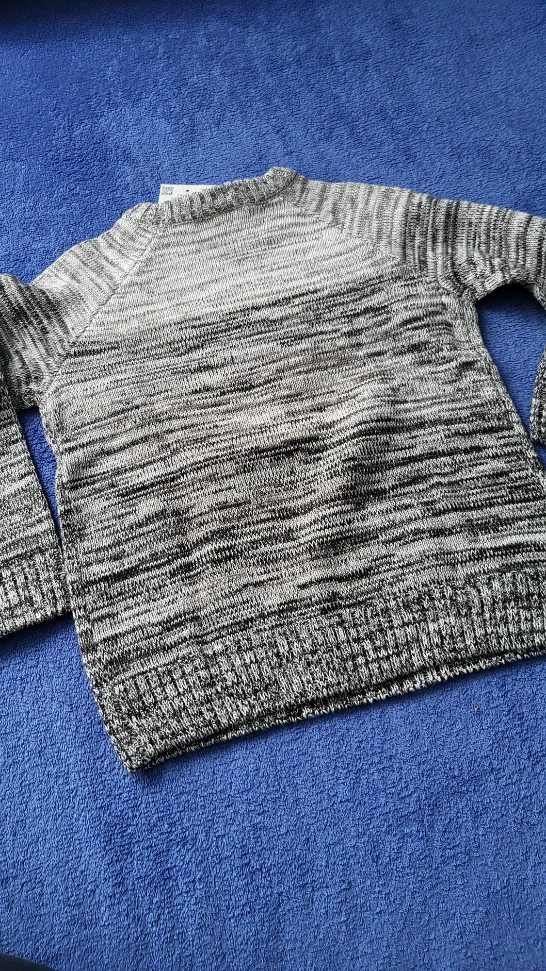 Sweterek chłopięcy nowy