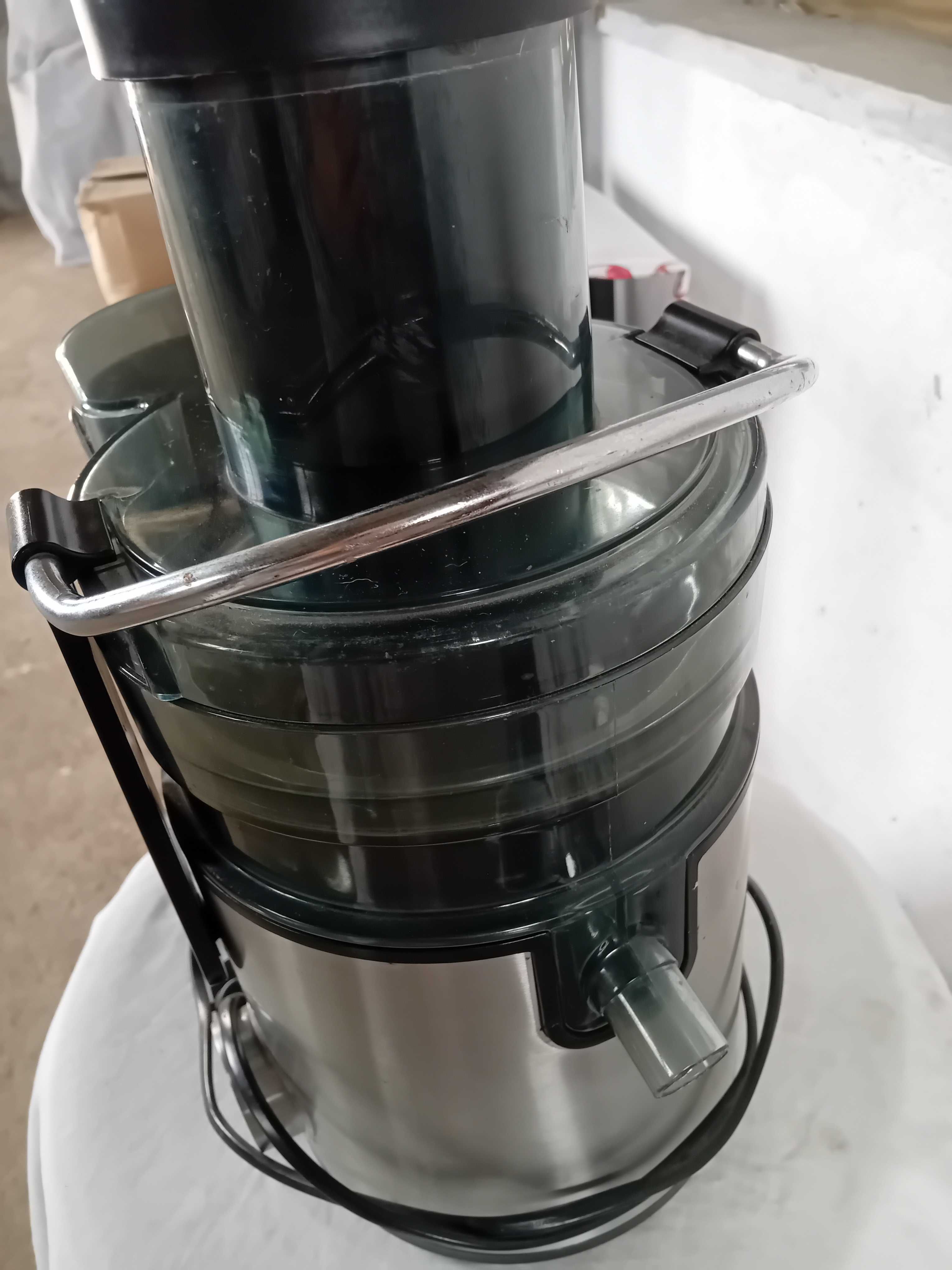Maquina de espremer fruta e vegetais bem estimada