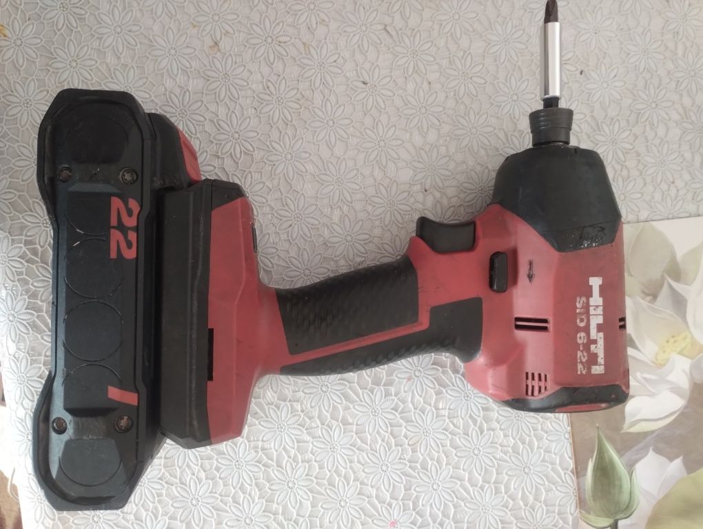 Wkrętarka udarowa HILTI SID 6-22  + Ładowarka C 6-22 i bateria