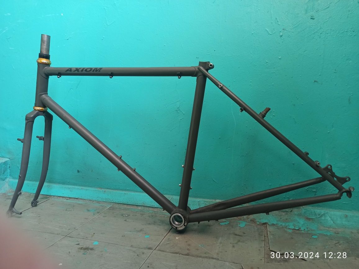 Продам раму AXIOM туринг L