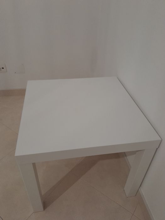 Mesa de apoio Lack da Ikea