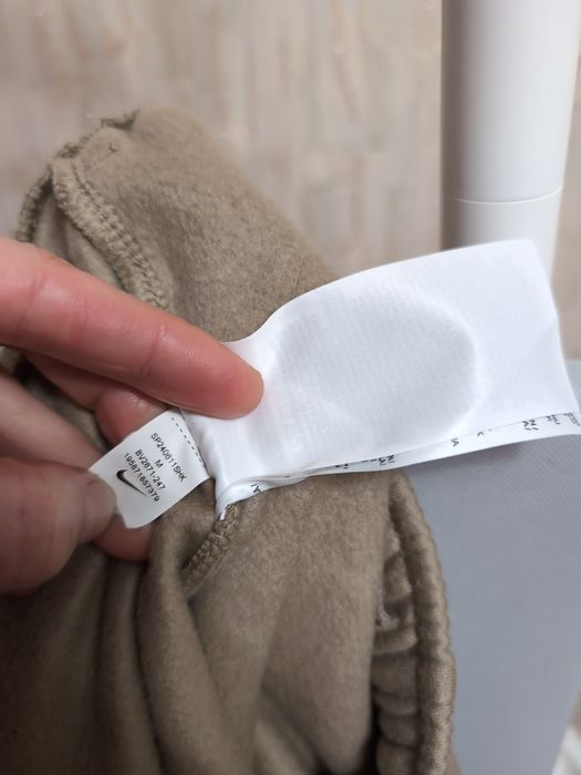 Штани Nike fleece M розмір  нові чорні бежеві
колір