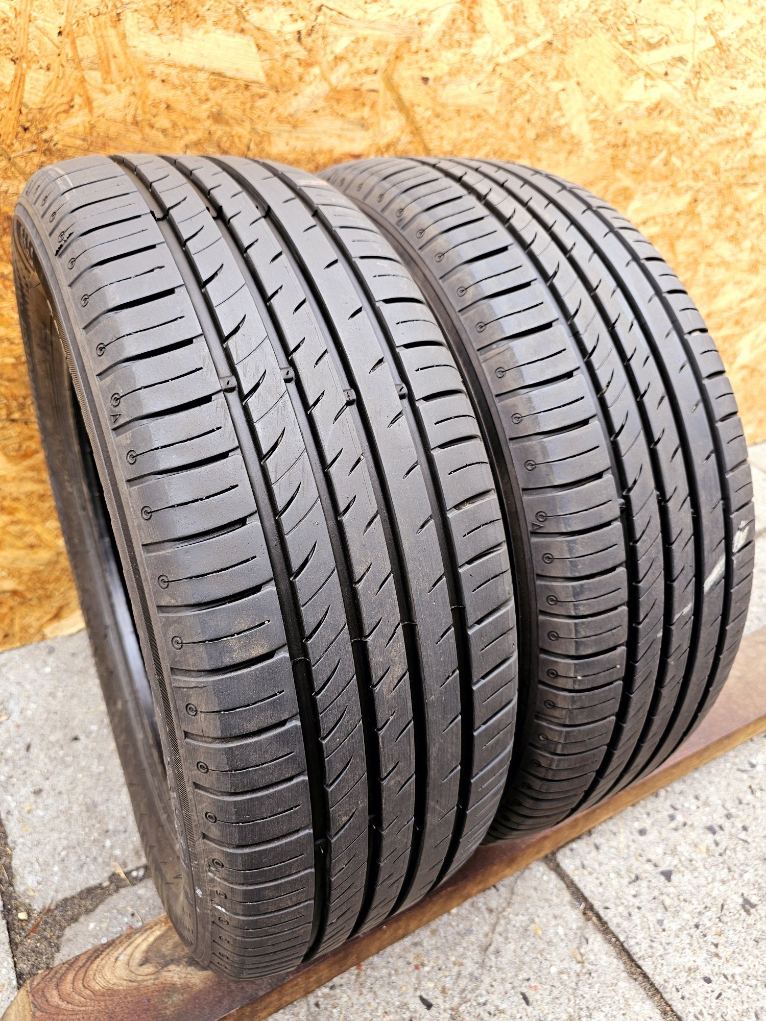 Idealne!!  7,5mm. 205/55 r16 Kumho Ecowing. 0218