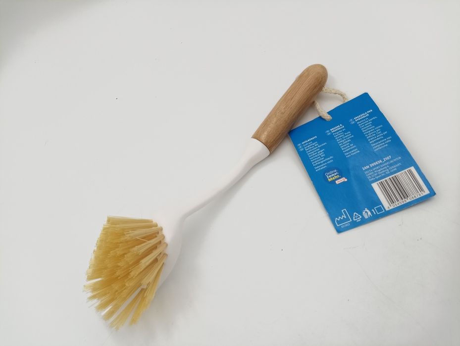 Szczotka do czyszczenia z drewnianą rączką