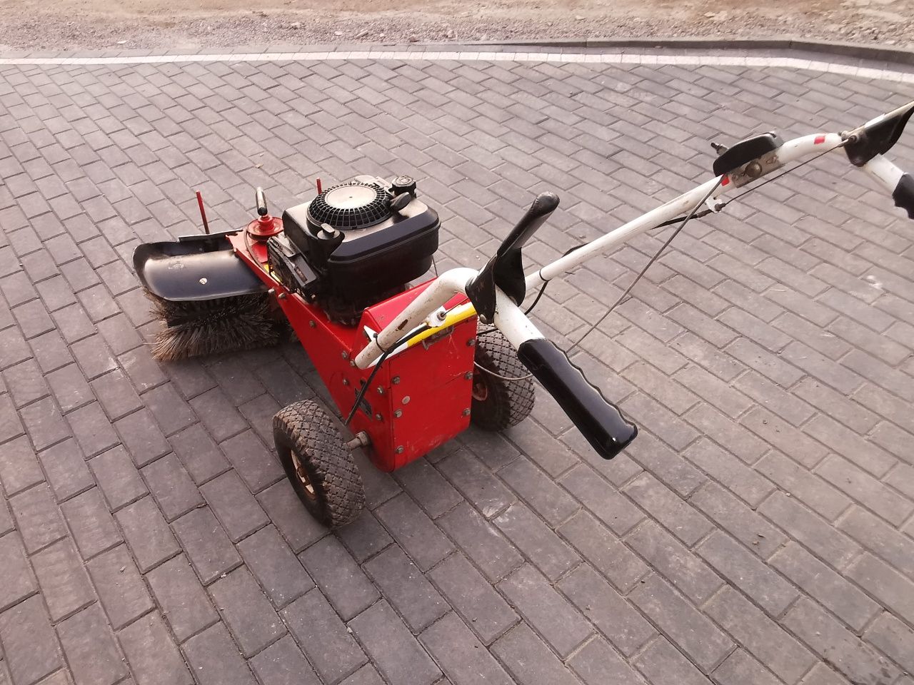 Zamiatarka spalinowa tielburger silnik Briggs stratton quantum