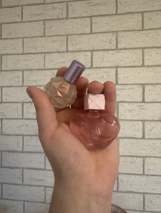 Miniaturki perfum Ariana Grande