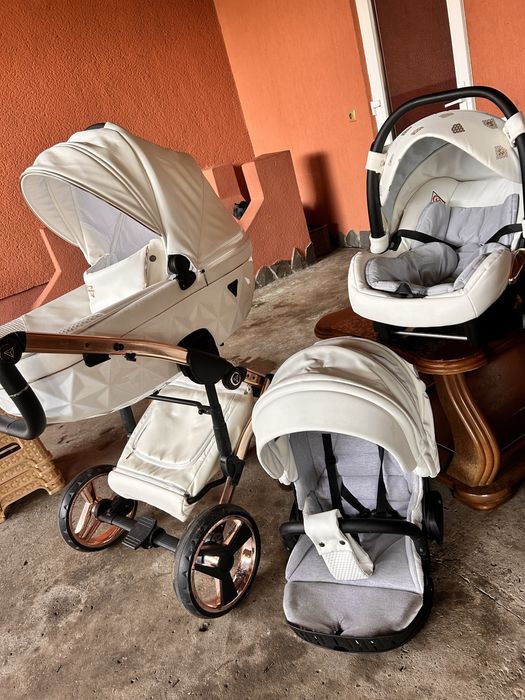 Дитяча коляска 3 в 1
